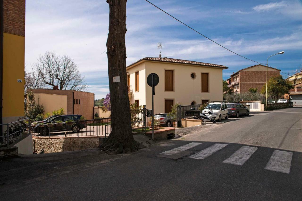Casa Il Glicine A Due Passi Dal Centro Appartement Siena Buitenkant foto