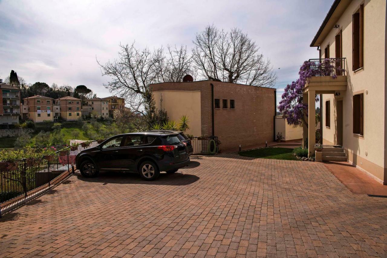 Casa Il Glicine A Due Passi Dal Centro Appartement Siena Buitenkant foto